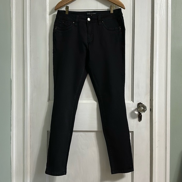 Royalty for Me Wanna Betta Butt? Black Skinny Jeans - Picture 1 of 13